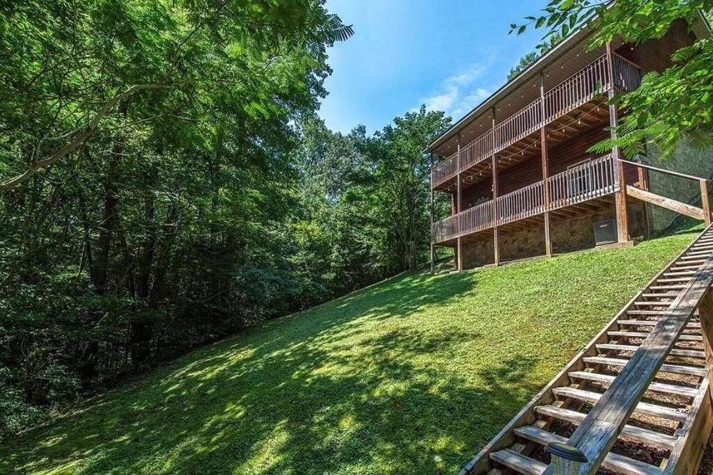 Smokey Mountain Retreat, Hot Tub, Game Room, Sleeps 8! Gatlinburg Exteriör bild