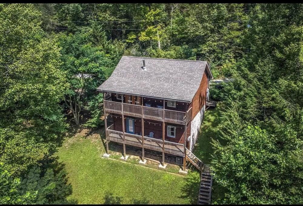 Smokey Mountain Retreat, Hot Tub, Game Room, Sleeps 8! Gatlinburg Exteriör bild