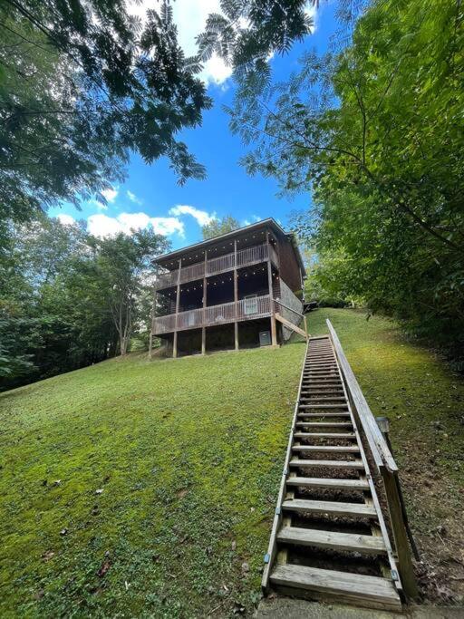Smokey Mountain Retreat, Hot Tub, Game Room, Sleeps 8! Gatlinburg Exteriör bild