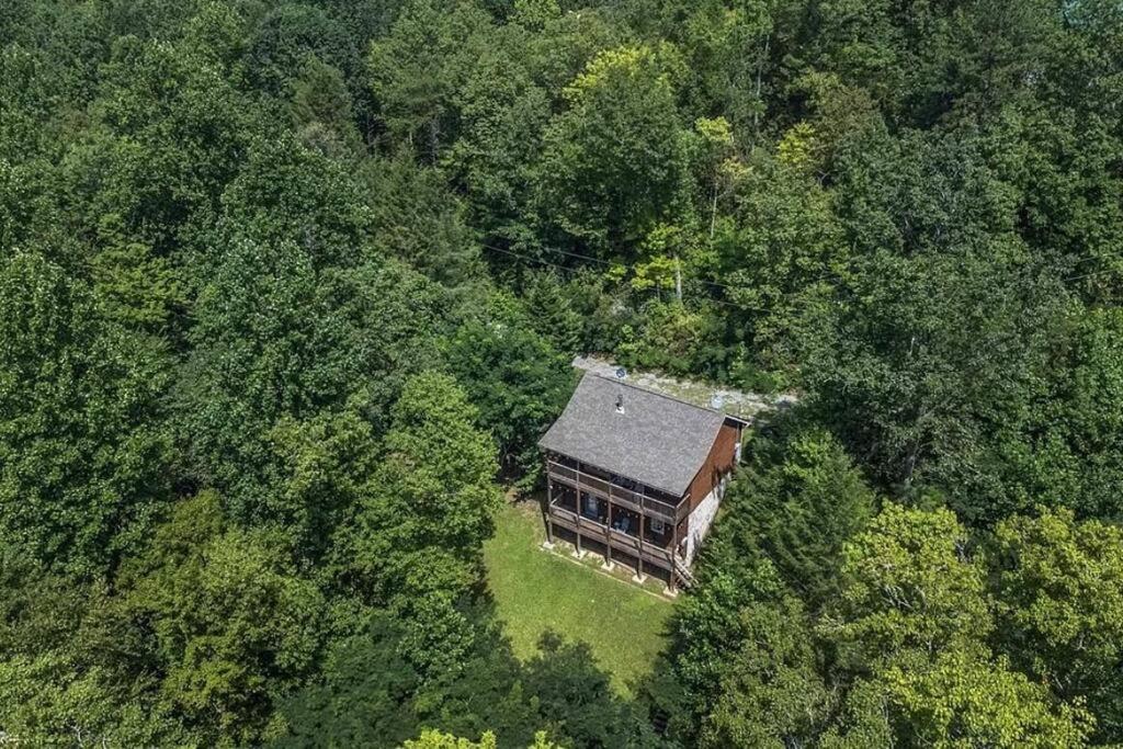 Smokey Mountain Retreat, Hot Tub, Game Room, Sleeps 8! Gatlinburg Exteriör bild