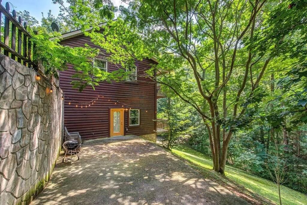 Smokey Mountain Retreat, Hot Tub, Game Room, Sleeps 8! Gatlinburg Exteriör bild