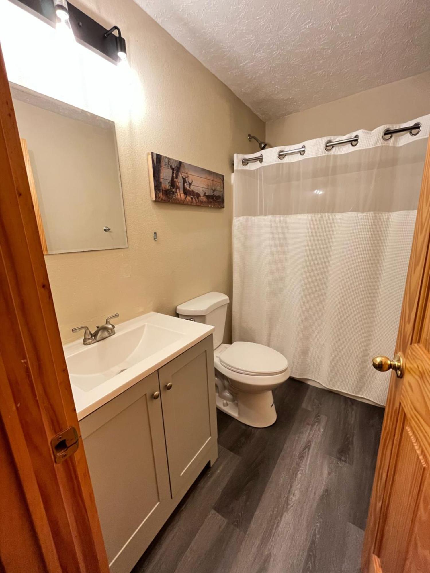Smokey Mountain Retreat, Hot Tub, Game Room, Sleeps 8! Gatlinburg Exteriör bild