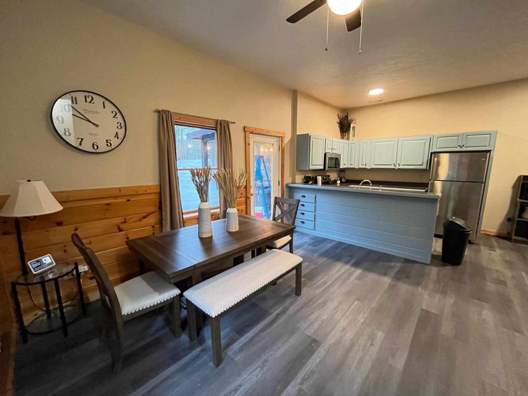 Smokey Mountain Retreat, Hot Tub, Game Room, Sleeps 8! Gatlinburg Exteriör bild