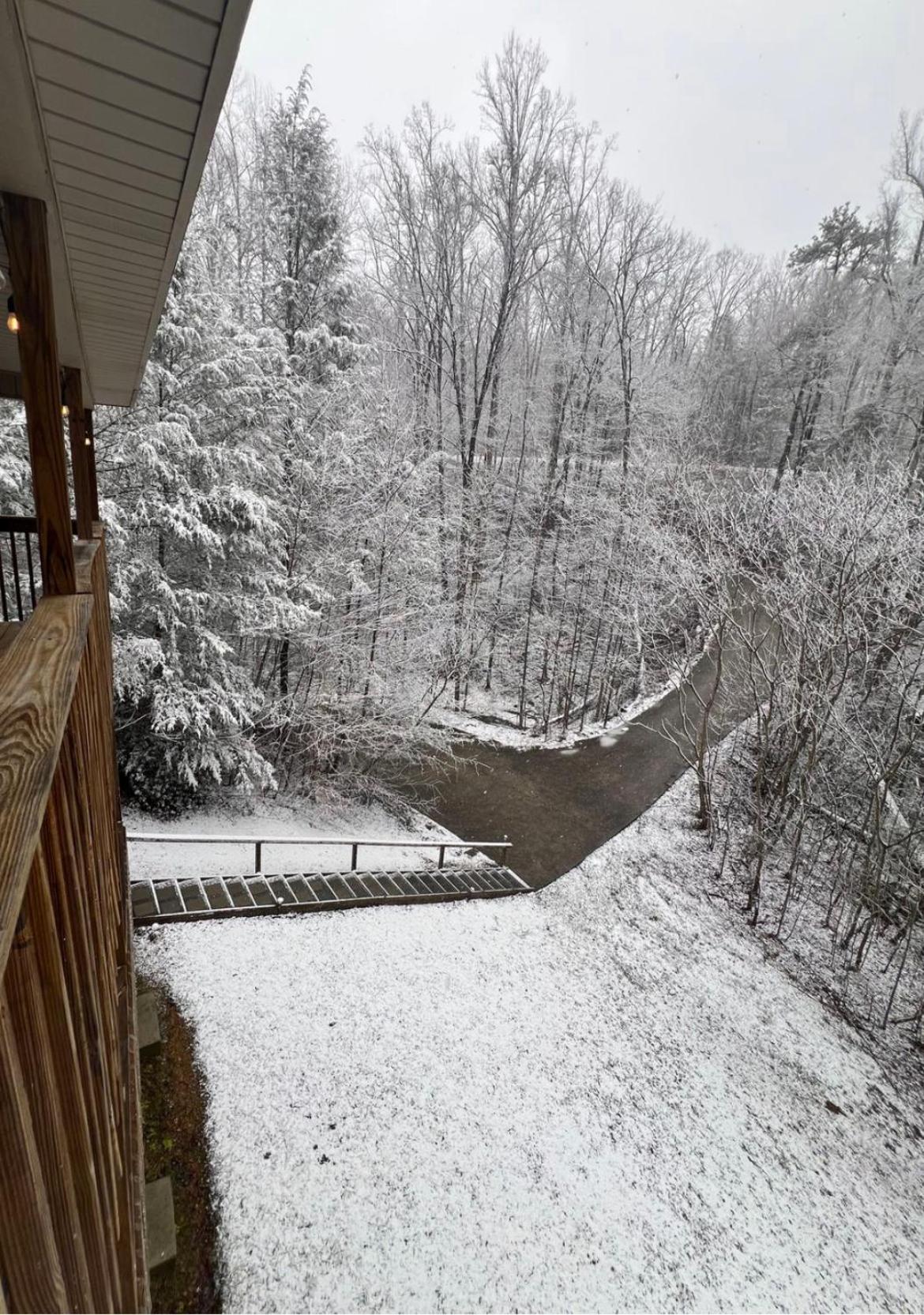 Smokey Mountain Retreat, Hot Tub, Game Room, Sleeps 8! Gatlinburg Exteriör bild